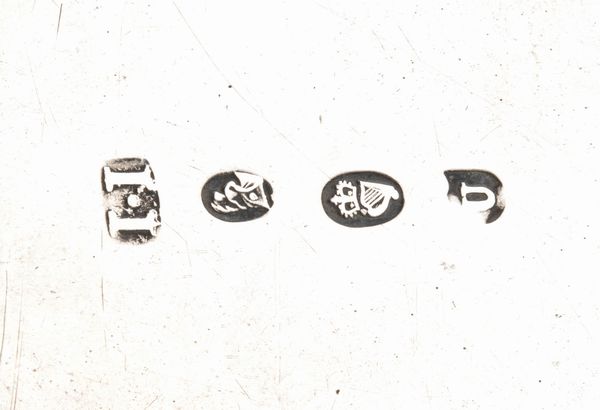 Joseph Jackson : Vassoietto irlandese vittoriano per smoccolatoio in argento  - Asta Argenti, avori, coralli e altri oggetti d'arte provenienti da importanti collezioni private - Associazione Nazionale - Case d'Asta italiane