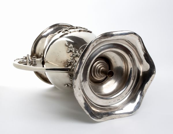 P.W. Ellis & Co. : Una grande coppa di presentazione canadese a due manici in argento  - Asta Argenti, avori, coralli e altri oggetti d'arte provenienti da importanti collezioni private - Associazione Nazionale - Case d'Asta italiane