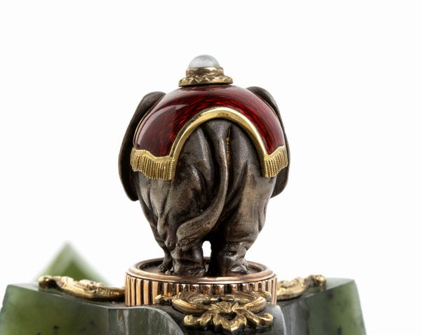 FABERGÉ CARL, a firma di : Importante kovsh in nefrite e smalto guilloch, firmata Faberg  - Asta Argenti, avori, coralli e altri oggetti d'arte provenienti da importanti collezioni private - Associazione Nazionale - Case d'Asta italiane