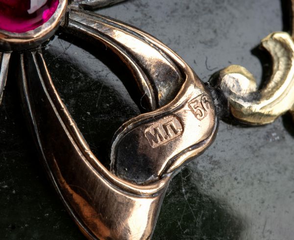 FABERGÉ CARL, a firma di : Importante kovsh in nefrite e smalto guilloch, firmata Faberg  - Asta Argenti, avori, coralli e altri oggetti d'arte provenienti da importanti collezioni private - Associazione Nazionale - Case d'Asta italiane