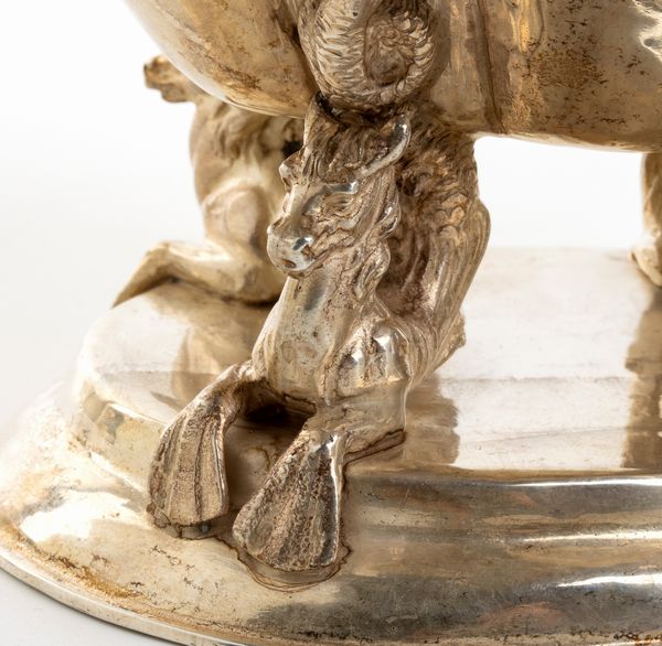 L. Neresheimer & Co. : Coppia di ciotole tedesche in argento  - Asta Argenti, avori, coralli e altri oggetti d'arte provenienti da importanti collezioni private - Associazione Nazionale - Case d'Asta italiane