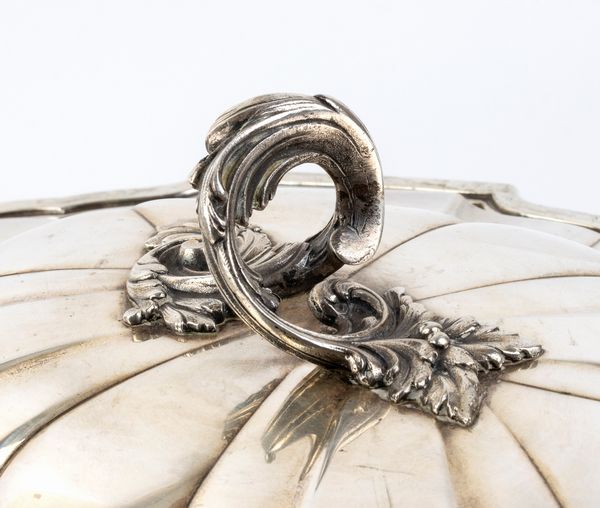 Ricci & C. S.p.A. : Zuppiera italiana in argento  - Asta Argenti, avori, coralli e altri oggetti d'arte provenienti da importanti collezioni private - Associazione Nazionale - Case d'Asta italiane