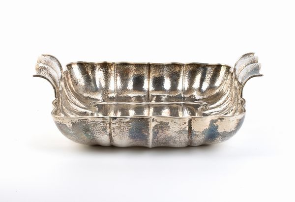 Centrotavola italiano in argento  - Asta Argenti, avori, coralli e altri oggetti d'arte provenienti da importanti collezioni private - Associazione Nazionale - Case d'Asta italiane