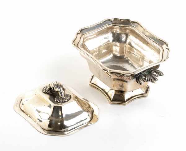 Risottiera e legumiera italiane in argento  - Asta Argenti, avori, coralli e altri oggetti d'arte provenienti da importanti collezioni private - Associazione Nazionale - Case d'Asta italiane