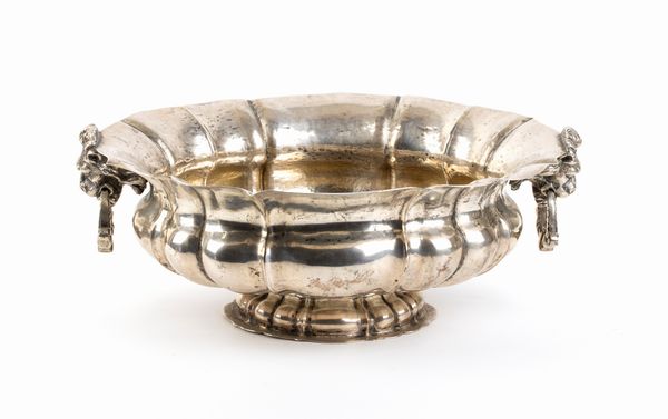 Centrotavola italiano in argento  - Asta Argenti, avori, coralli e altri oggetti d'arte provenienti da importanti collezioni private - Associazione Nazionale - Case d'Asta italiane