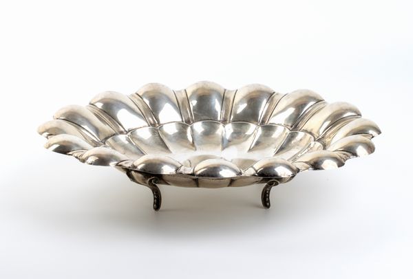 Centrotavola italiano in argento  - Asta Argenti, avori, coralli e altri oggetti d'arte provenienti da importanti collezioni private - Associazione Nazionale - Case d'Asta italiane