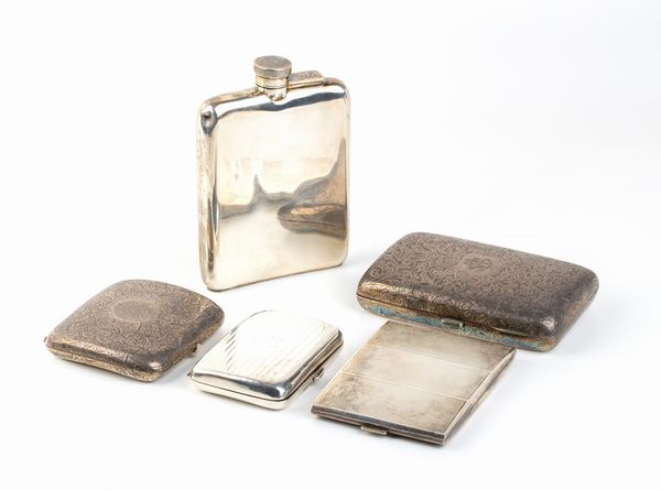 Lotto di cinque oggetti inglesi in argento  - Asta Argenti, avori, coralli e altri oggetti d'arte provenienti da importanti collezioni private - Associazione Nazionale - Case d'Asta italiane