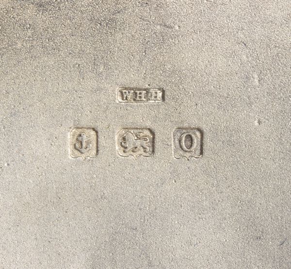 Lotto di cinque oggetti inglesi in argento  - Asta Argenti, avori, coralli e altri oggetti d'arte provenienti da importanti collezioni private - Associazione Nazionale - Case d'Asta italiane