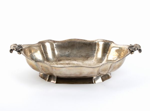 Ditta Messulam Enrico di Alberto : Centrotavola italiano in argento  - Asta Argenti, avori, coralli e altri oggetti d'arte provenienti da importanti collezioni private - Associazione Nazionale - Case d'Asta italiane