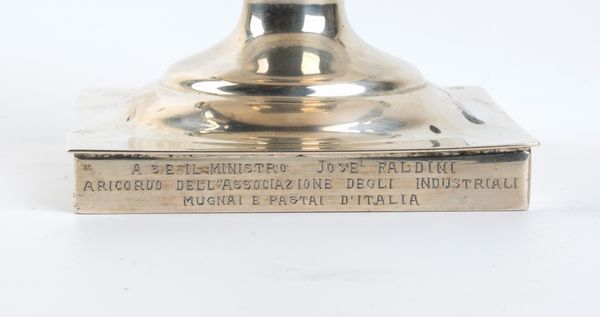 Fabbrica argenterie Etruria di Franceschina. Giachetti, Parigi & Santoni S.n.c. : Coppa italiana in argento  - Asta Argenti, avori, coralli e altri oggetti d'arte provenienti da importanti collezioni private - Associazione Nazionale - Case d'Asta italiane