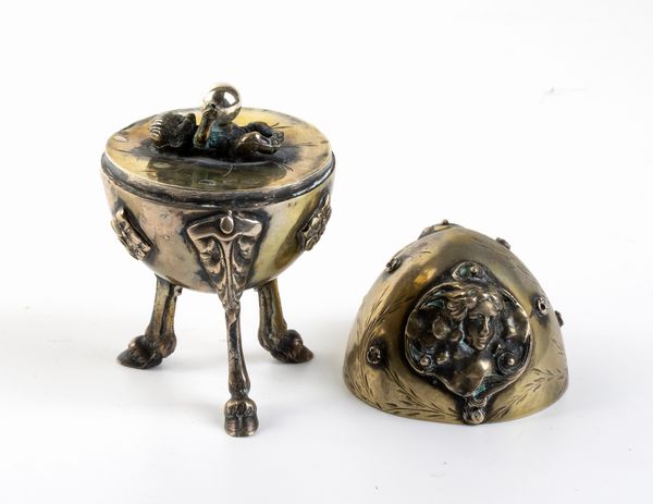 Uovo in argento  - Asta Argenti, avori, coralli e altri oggetti d'arte provenienti da importanti collezioni private - Associazione Nazionale - Case d'Asta italiane