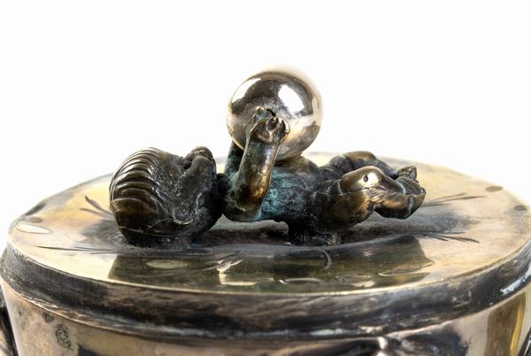 Uovo in argento  - Asta Argenti, avori, coralli e altri oggetti d'arte provenienti da importanti collezioni private - Associazione Nazionale - Case d'Asta italiane