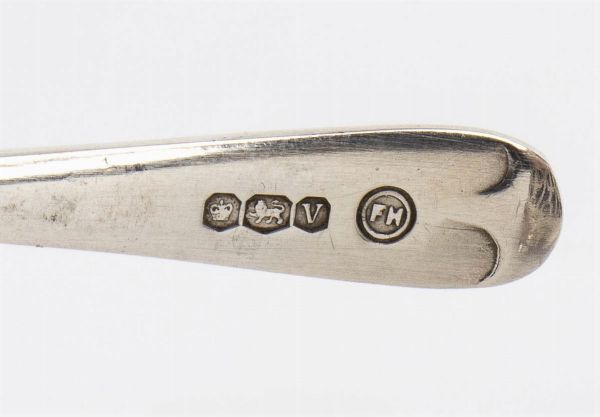 Docker & Burn : Saliera, pepiera e mostardiera inglesi in argento  - Asta Argenti, avori, coralli e altri oggetti d'arte provenienti da importanti collezioni private - Associazione Nazionale - Case d'Asta italiane