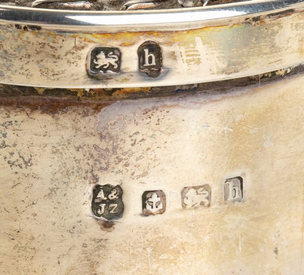 Lotto di quattro argenti inglesi  - Asta Argenti, avori, coralli e altri oggetti d'arte provenienti da importanti collezioni private - Associazione Nazionale - Case d'Asta italiane