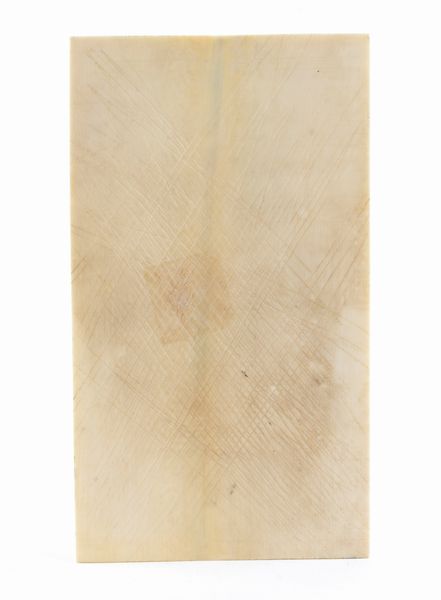 Ronchi Milano : Scultura in avorio di elefante raffigurante Madonna con Bambino con cornice argento  - Asta Argenti, avori, coralli e altri oggetti d'arte provenienti da importanti collezioni private - Associazione Nazionale - Case d'Asta italiane