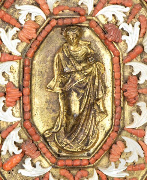 Teca in tartaruga con capezzale in corallo  - Asta Argenti, avori, coralli e altri oggetti d'arte provenienti da importanti collezioni private - Associazione Nazionale - Case d'Asta italiane