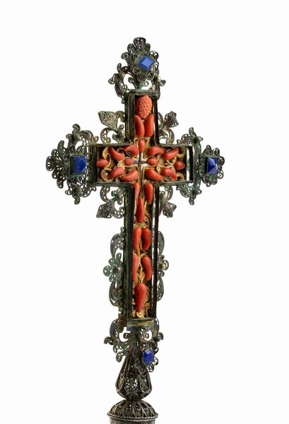 Oreficeria siciliana : Croce reliquiario in argento e corallo  - Asta Argenti, avori, coralli e altri oggetti d'arte provenienti da importanti collezioni private - Associazione Nazionale - Case d'Asta italiane