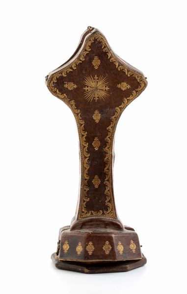 Oreficeria siciliana : Croce reliquiario in argento e corallo  - Asta Argenti, avori, coralli e altri oggetti d'arte provenienti da importanti collezioni private - Associazione Nazionale - Case d'Asta italiane