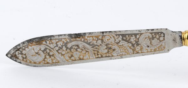 Maestranze di Torre del Greco : Tagliacarte in corallo mediterraneo  - Asta Argenti, avori, coralli e altri oggetti d'arte provenienti da importanti collezioni private - Associazione Nazionale - Case d'Asta italiane