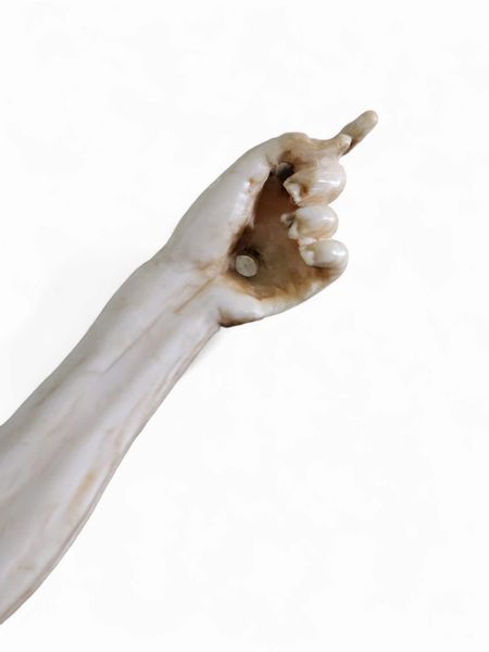 Andrea Tipa, Bottega di : Crocifisso italiano in avorio di elefante su croce in tartaruga e argento  - Asta Argenti, avori, coralli e altri oggetti d'arte provenienti da importanti collezioni private - Associazione Nazionale - Case d'Asta italiane