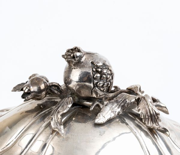 Importante zuppiera siciliana in argento  - Asta Argenti, avori, coralli e altri oggetti d'arte provenienti da importanti collezioni private - Associazione Nazionale - Case d'Asta italiane