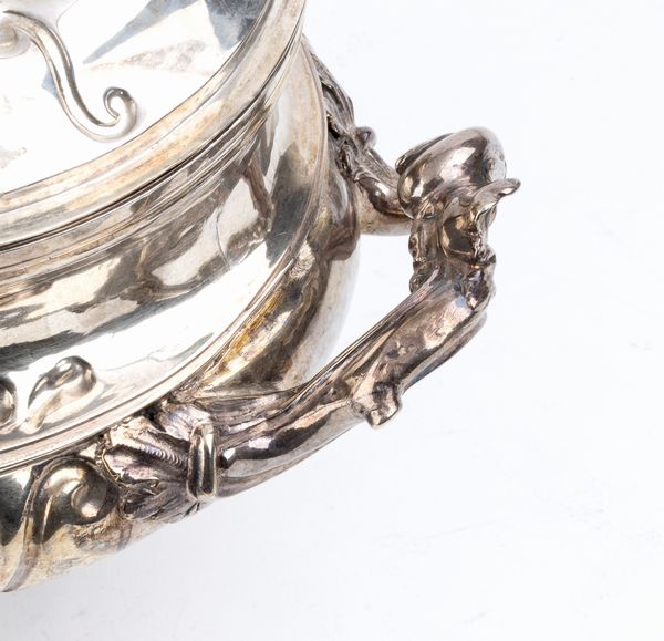 Importante zuppiera siciliana in argento  - Asta Argenti, avori, coralli e altri oggetti d'arte provenienti da importanti collezioni private - Associazione Nazionale - Case d'Asta italiane