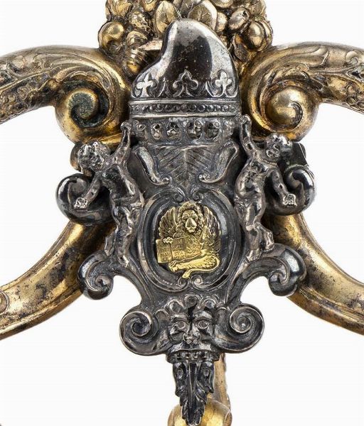 Particolare candelabro italiano in argento  - Asta Argenti, avori, coralli e altri oggetti d'arte provenienti da importanti collezioni private - Associazione Nazionale - Case d'Asta italiane