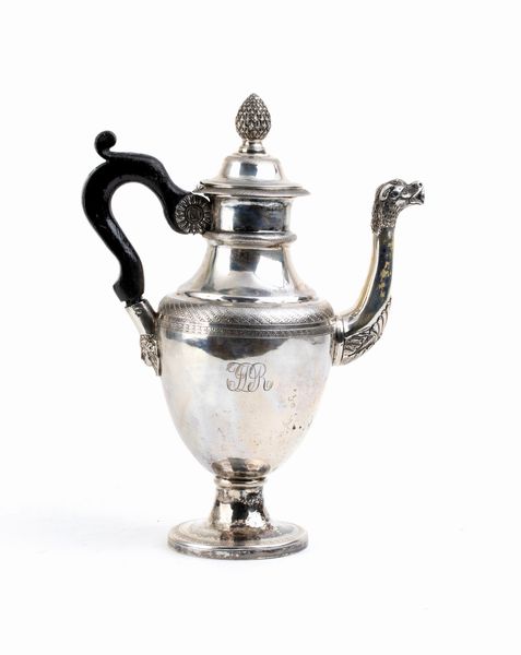 Raffaele Parascandolo : Caffettiera italiana in argento  - Asta Argenti, avori, coralli e altri oggetti d'arte provenienti da importanti collezioni private - Associazione Nazionale - Case d'Asta italiane