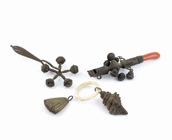 Lotto di sonagli italiani in argento  - Asta Argenti, avori, coralli e altri oggetti d'arte provenienti da importanti collezioni private - Associazione Nazionale - Case d'Asta italiane