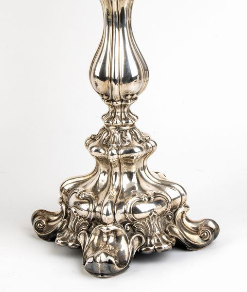 Coppia di candelabri tedeschi in argento  - Asta Argenti, avori, coralli e altri oggetti d'arte provenienti da importanti collezioni private - Associazione Nazionale - Case d'Asta italiane