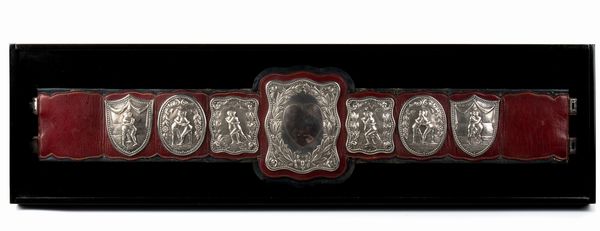 Goldsmiths & Silversmiths Co (William Gibson & John Lawrence Langman) : Rara cintura da campione di lotta libera, vittoriana inglese con applicazioni in argento e oro  - Asta Argenti, avori, coralli e altri oggetti d'arte provenienti da importanti collezioni private - Associazione Nazionale - Case d'Asta italiane
