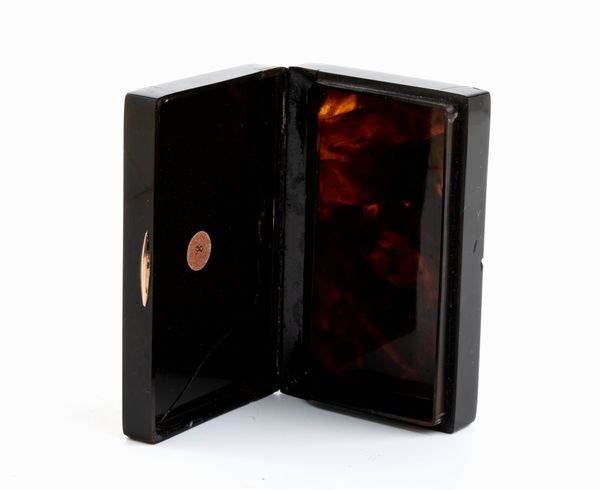 JEAN-FRANÇOIS  LEBELLE (attivo in Francia, 1806 - 1836) : Tabacchiera francese in tartaruga con miniatura  - Asta Argenti, avori, coralli e altri oggetti d'arte provenienti da importanti collezioni private - Associazione Nazionale - Case d'Asta italiane