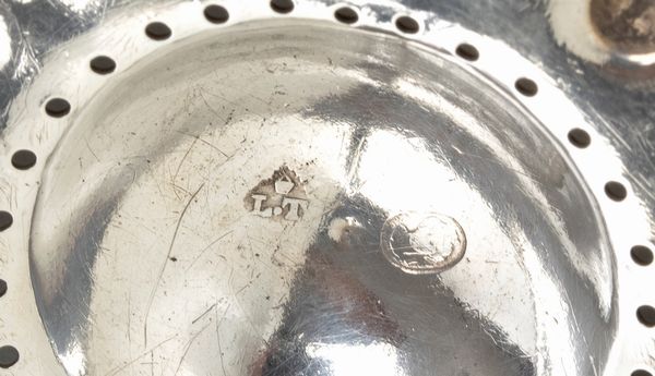 Due tastevin francesi in argento  - Asta Argenti, avori, coralli e altri oggetti d'arte provenienti da importanti collezioni private - Associazione Nazionale - Case d'Asta italiane