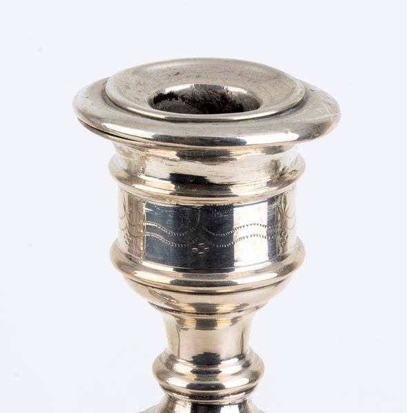 Josef Kurzweil : Coppia di candelieri austro-ungheresi in argento  - Asta Argenti, avori, coralli e altri oggetti d'arte provenienti da importanti collezioni private - Associazione Nazionale - Case d'Asta italiane