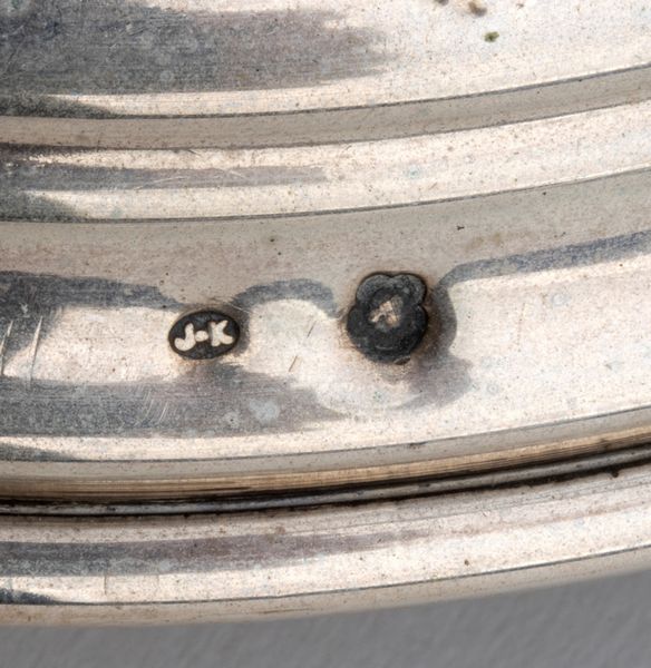 Josef Kurzweil : Coppia di candelieri austro-ungheresi in argento  - Asta Argenti, avori, coralli e altri oggetti d'arte provenienti da importanti collezioni private - Associazione Nazionale - Case d'Asta italiane