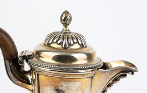 Charles Stuart Harris : Caffettiera Vittoriana inglese in argento  - Asta Argenti, avori, coralli e altri oggetti d'arte provenienti da importanti collezioni private - Associazione Nazionale - Case d'Asta italiane