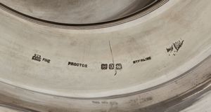 P.W. Ellis & Co. : Una grande coppa di presentazione canadese a due manici in argento  - Asta Argenti, avori, coralli e altri oggetti d'arte provenienti da importanti collezioni private - Associazione Nazionale - Case d'Asta italiane