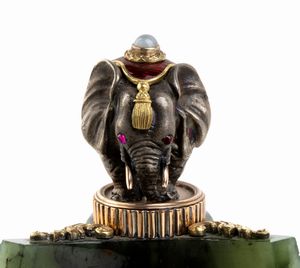 FABERGÉ CARL, a firma di : Importante kovsh in nefrite e smalto guilloch, firmata Faberg  - Asta Argenti, avori, coralli e altri oggetti d'arte provenienti da importanti collezioni private - Associazione Nazionale - Case d'Asta italiane