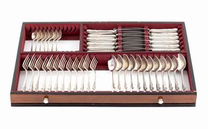 Servizio italiano di posate in argento da 12, 126 pezzi  - Asta Argenti, avori, coralli e altri oggetti d'arte provenienti da importanti collezioni private - Associazione Nazionale - Case d'Asta italiane
