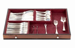 Servizio italiano di posate in argento da 12, 126 pezzi  - Asta Argenti, avori, coralli e altri oggetti d'arte provenienti da importanti collezioni private - Associazione Nazionale - Case d'Asta italiane