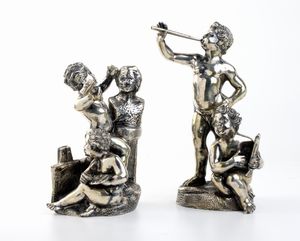 Coppia di composizioni scultoree italiane raffiguranti putti artisti  - Asta Argenti, avori, coralli e altri oggetti d'arte provenienti da importanti collezioni private - Associazione Nazionale - Case d'Asta italiane