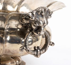 Centrotavola italiano in argento  - Asta Argenti, avori, coralli e altri oggetti d'arte provenienti da importanti collezioni private - Associazione Nazionale - Case d'Asta italiane