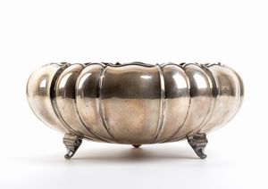 Ricci & C. S.p.A. : Centrotavola italiano in argento  - Asta Argenti, avori, coralli e altri oggetti d'arte provenienti da importanti collezioni private - Associazione Nazionale - Case d'Asta italiane