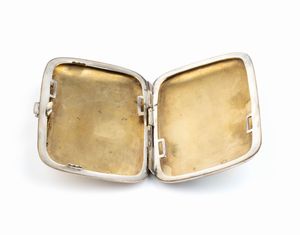 Portasigarette Art Dco olandese in argento e smalti  - Asta Argenti, avori, coralli e altri oggetti d'arte provenienti da importanti collezioni private - Associazione Nazionale - Case d'Asta italiane