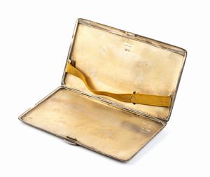 Charles S Green & Co Ltd : Portasigarette Art Déco inglese Slipway in argento e smalti policromi  - Asta Argenti, avori, coralli e altri oggetti d'arte provenienti da importanti collezioni private - Associazione Nazionale - Case d'Asta italiane