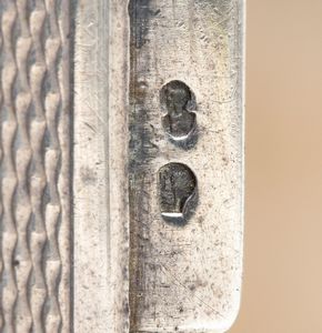 Lotto di cinque oggetti inglesi in argento  - Asta Argenti, avori, coralli e altri oggetti d'arte provenienti da importanti collezioni private - Associazione Nazionale - Case d'Asta italiane