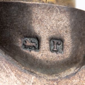 Lotto di cinque oggetti inglesi in argento  - Asta Argenti, avori, coralli e altri oggetti d'arte provenienti da importanti collezioni private - Associazione Nazionale - Case d'Asta italiane