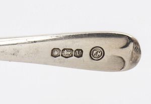 Docker & Burn : Saliera, pepiera e mostardiera inglesi in argento  - Asta Argenti, avori, coralli e altri oggetti d'arte provenienti da importanti collezioni private - Associazione Nazionale - Case d'Asta italiane