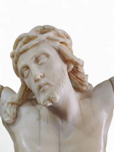 Andrea Tipa, Bottega di : Crocifisso italiano in avorio di elefante su croce in tartaruga e argento  - Asta Argenti, avori, coralli e altri oggetti d'arte provenienti da importanti collezioni private - Associazione Nazionale - Case d'Asta italiane