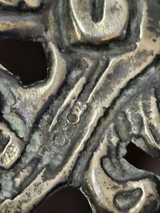 Andrea Tipa, Bottega di : Crocifisso italiano in avorio di elefante su croce in tartaruga e argento  - Asta Argenti, avori, coralli e altri oggetti d'arte provenienti da importanti collezioni private - Associazione Nazionale - Case d'Asta italiane